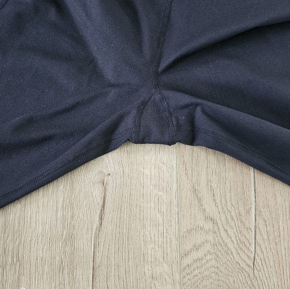 Vuori Black And Grey Camo Leggings with Wide Waistband and Slim Fit - Picture 2 of 7